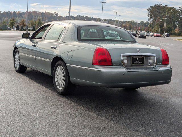 used 2005 Lincoln Town Car car, priced at $13,888