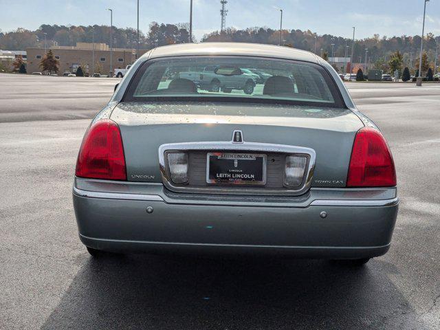 used 2005 Lincoln Town Car car, priced at $13,888