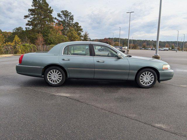 used 2005 Lincoln Town Car car, priced at $13,888