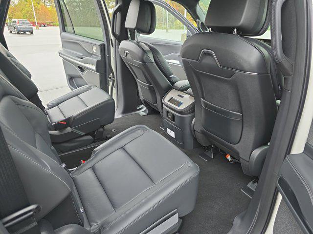 new 2025 Lincoln Navigator car, priced at $107,075