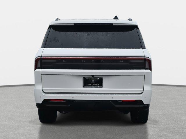new 2025 Lincoln Navigator car, priced at $107,075