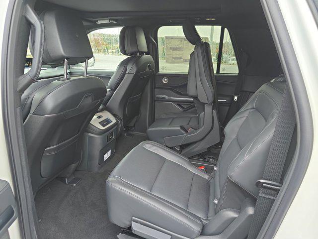 new 2025 Lincoln Navigator car, priced at $107,075