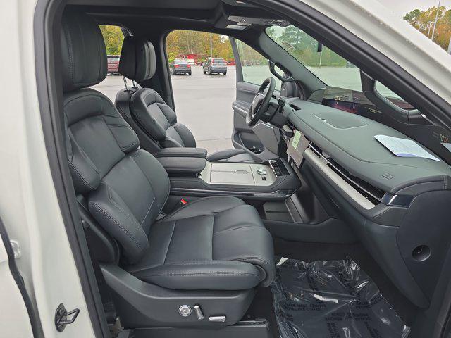 new 2025 Lincoln Navigator car, priced at $107,075