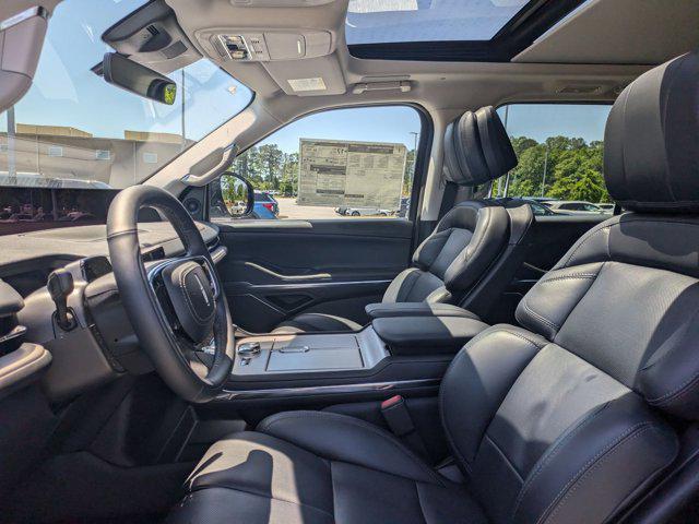 new 2025 Lincoln Navigator car, priced at $105,980