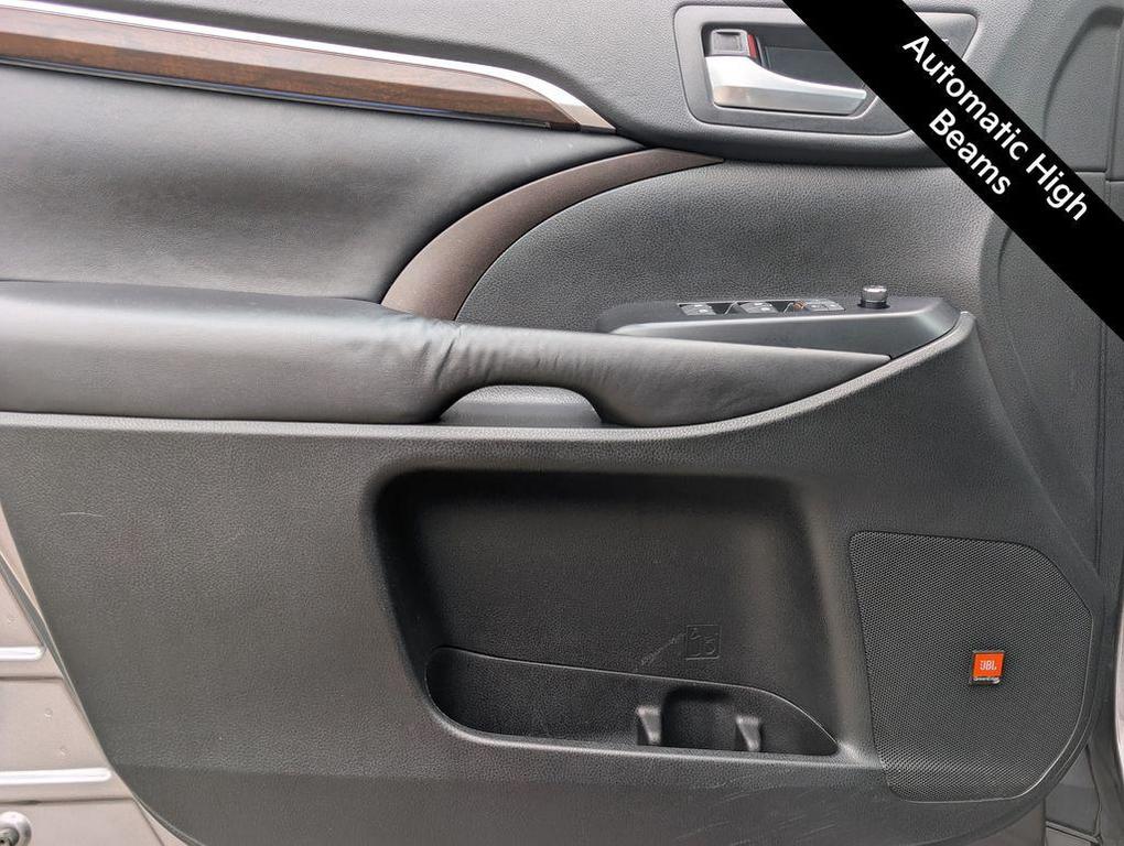 used 2016 Toyota Highlander Hybrid car, priced at $21,999