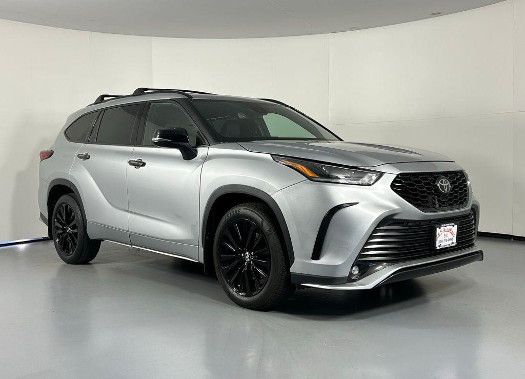used 2022 Toyota Highlander car, priced at $32,999