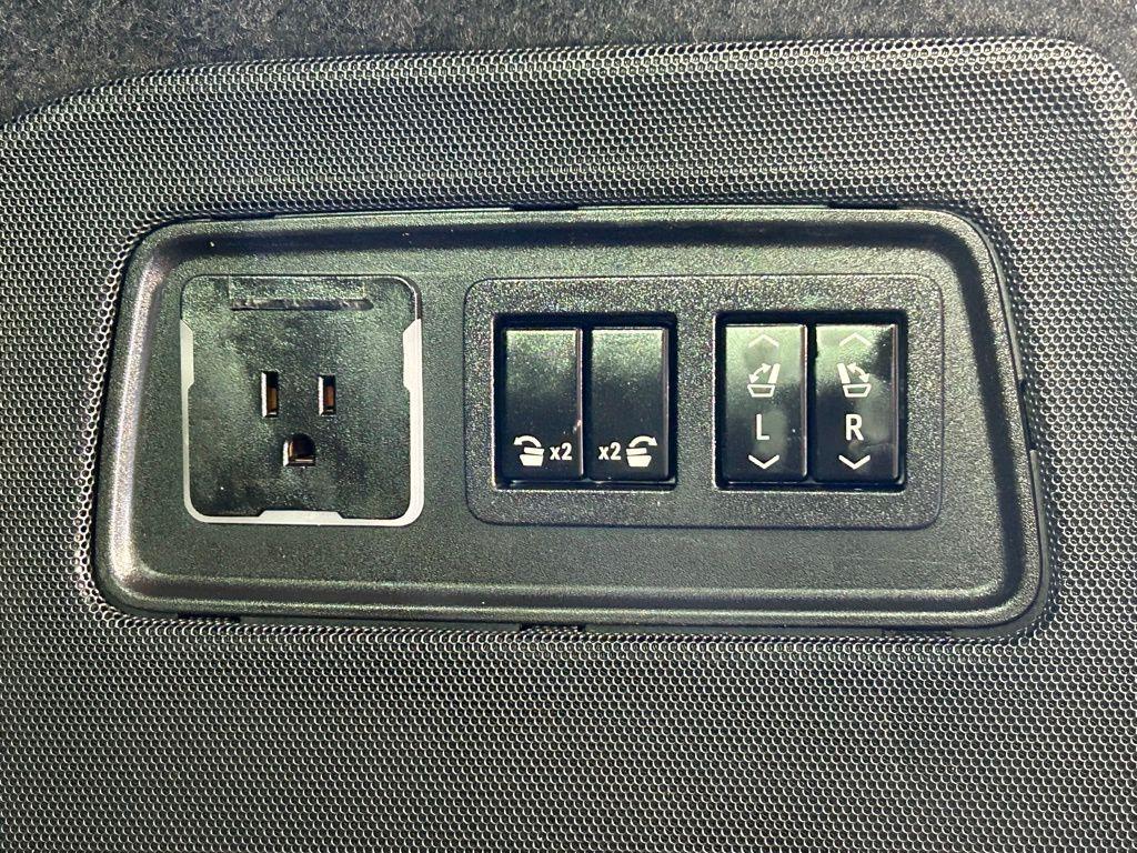 used 2021 Cadillac Escalade ESV car, priced at $60,999