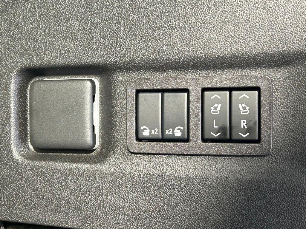 used 2025 GMC Yukon XL car, priced at $92,500