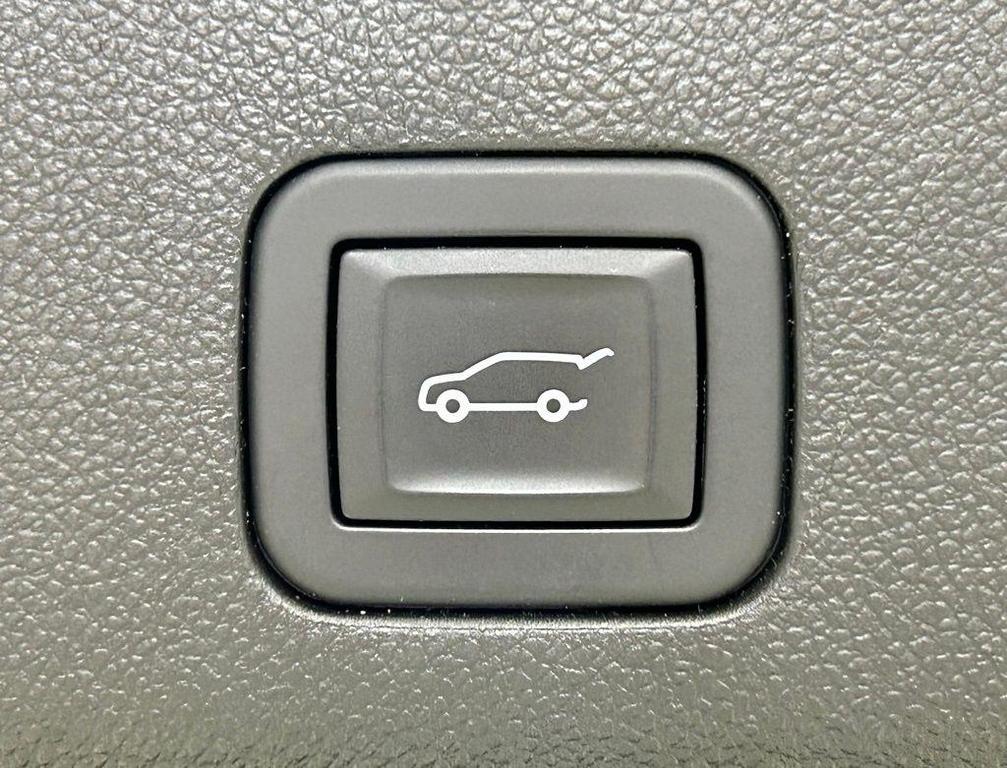 used 2025 GMC Yukon XL car, priced at $94,999