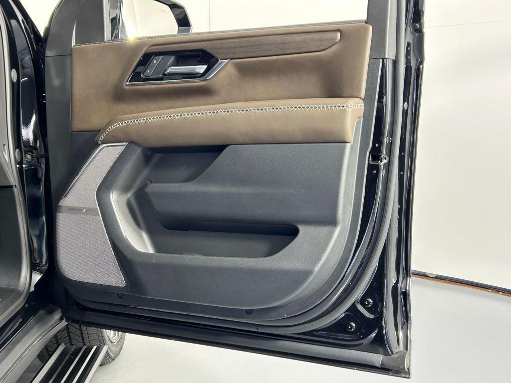 used 2025 GMC Yukon XL car, priced at $94,999