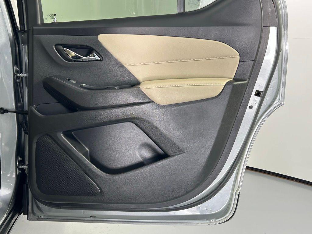 used 2023 Chevrolet Traverse car, priced at $26,999