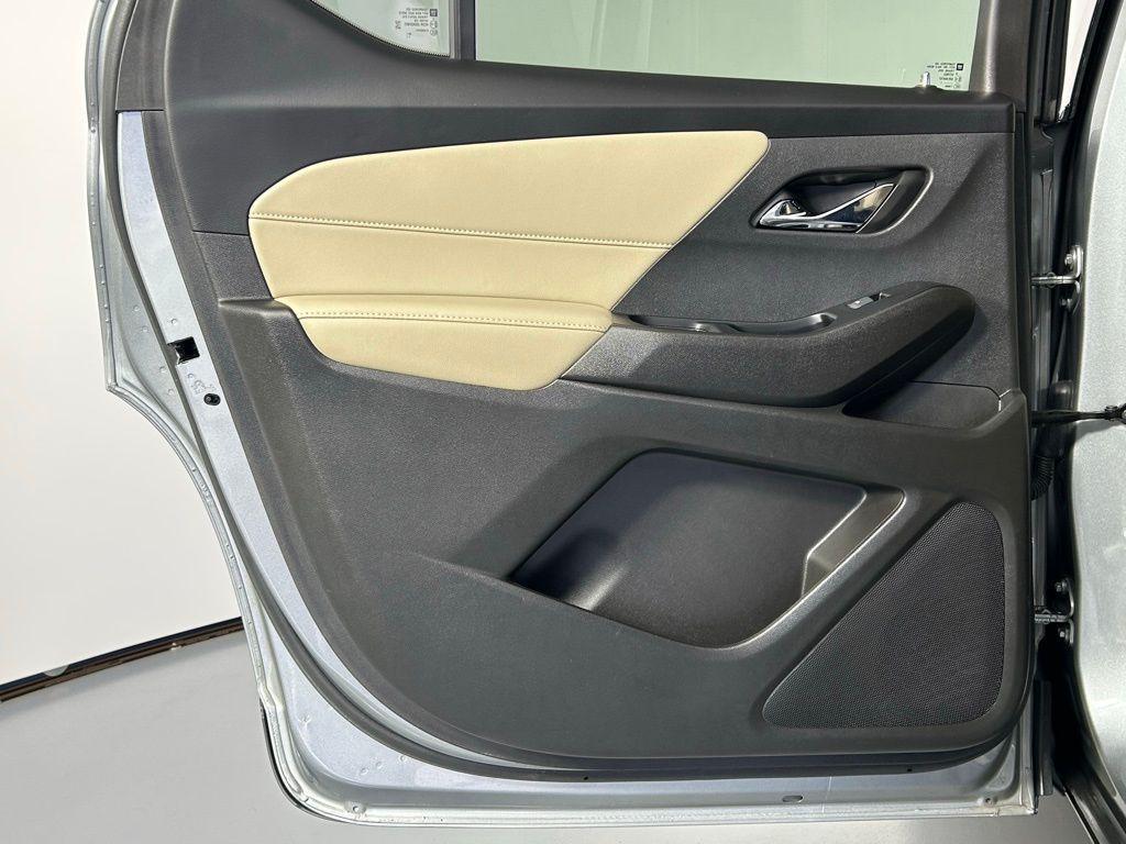 used 2023 Chevrolet Traverse car, priced at $26,999