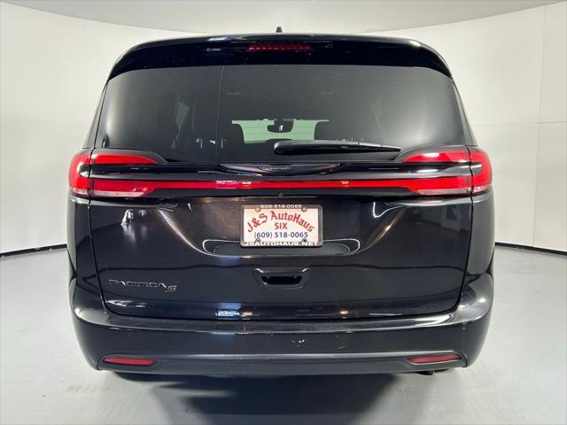 used 2022 Chrysler Pacifica car, priced at $26,999