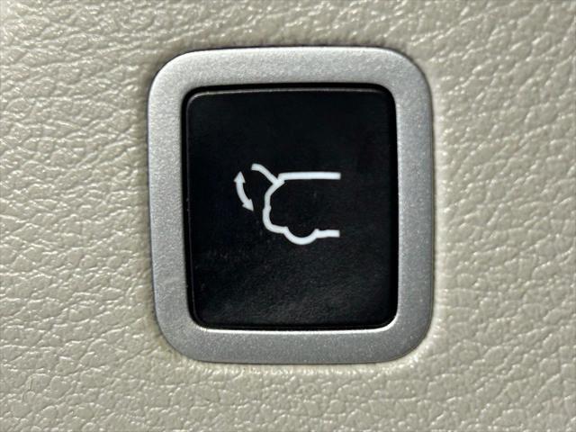 used 2023 Chrysler Pacifica car, priced at $24,500