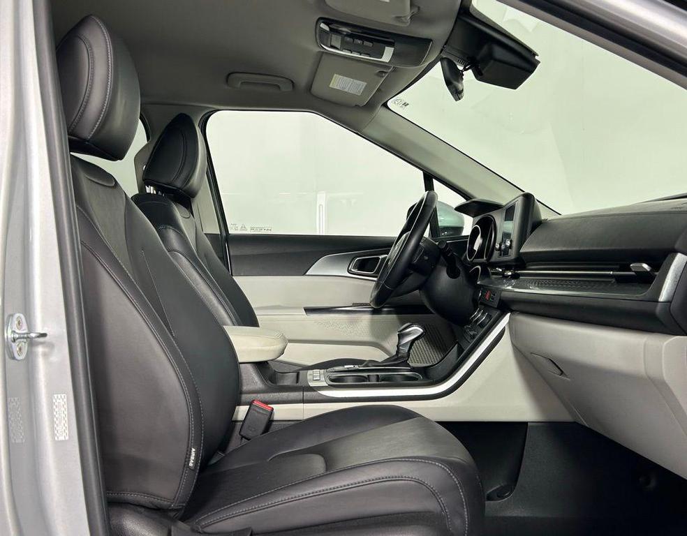 used 2022 Kia Carnival car, priced at $26,999