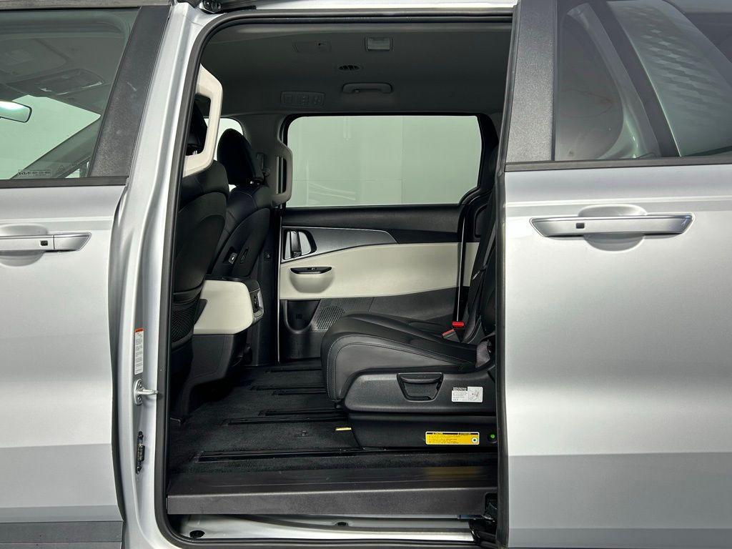 used 2022 Kia Carnival car, priced at $26,999