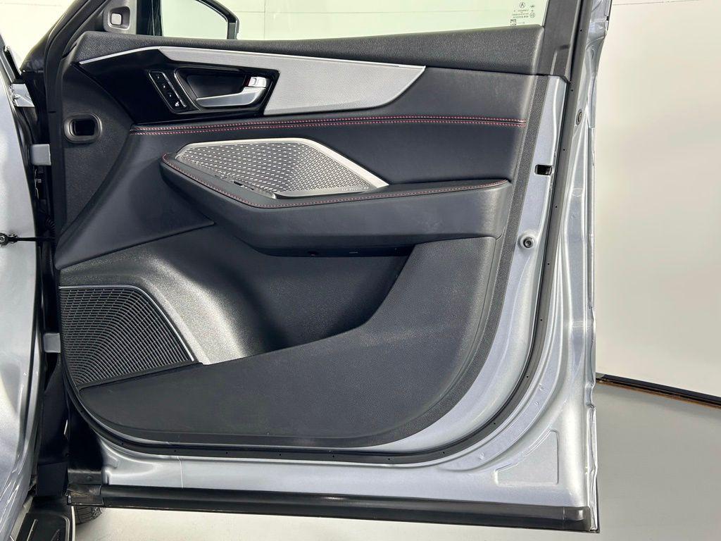 used 2023 Acura MDX car, priced at $39,999