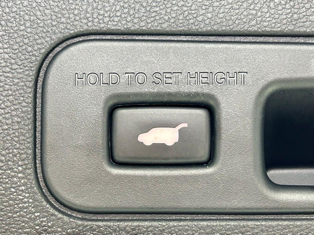 used 2023 Acura MDX car, priced at $39,999