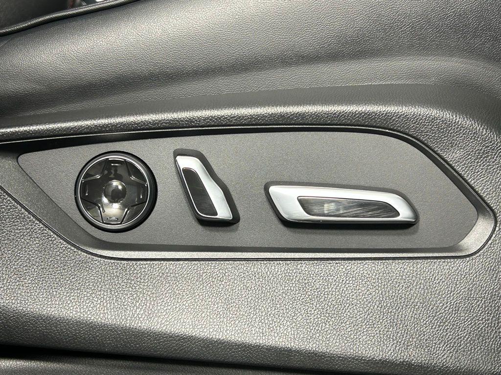 used 2023 Acura MDX car, priced at $39,999