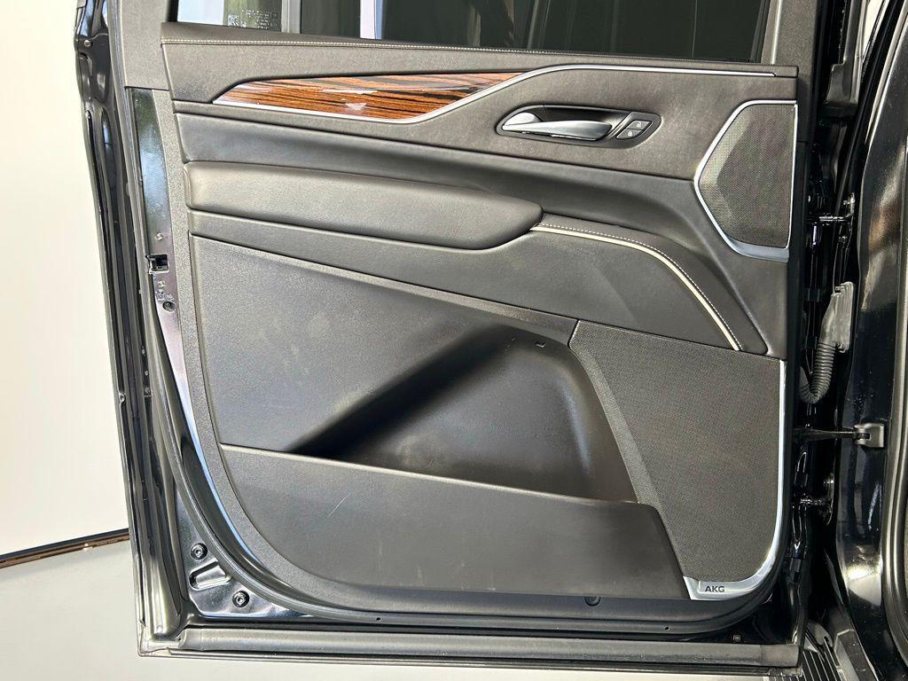 used 2022 Cadillac Escalade ESV car, priced at $60,999