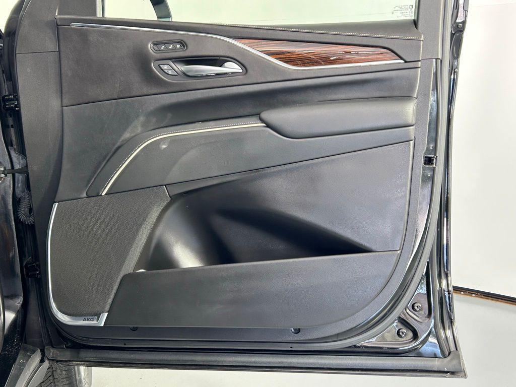 used 2022 Cadillac Escalade ESV car, priced at $60,999