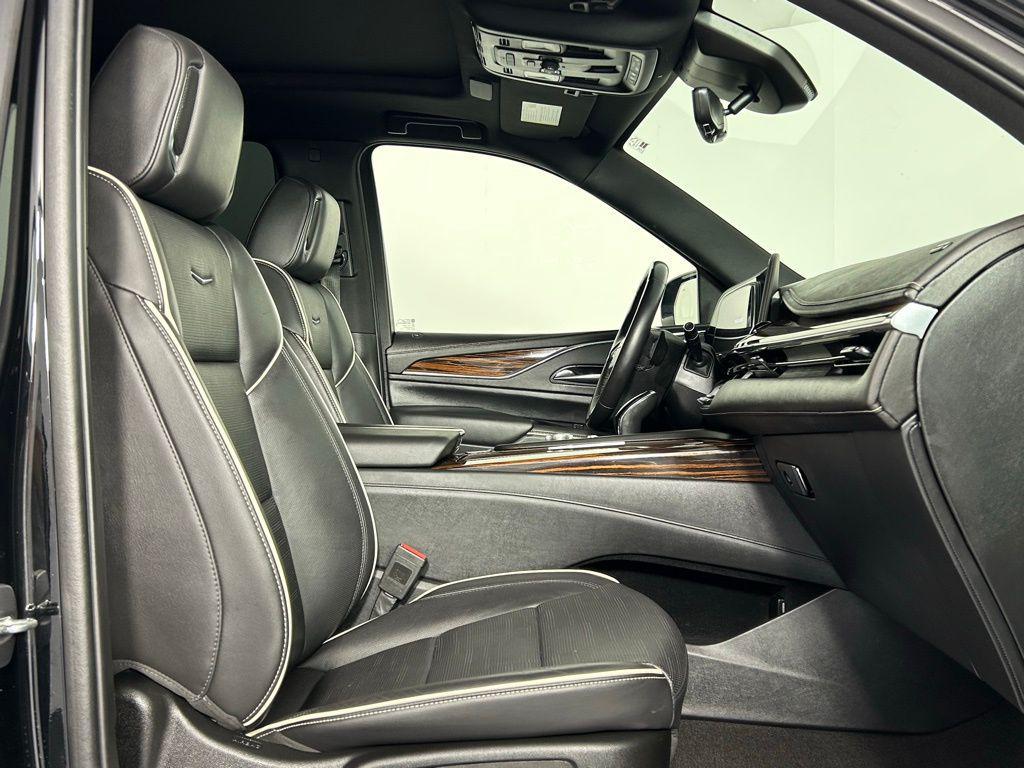 used 2022 Cadillac Escalade ESV car, priced at $60,999