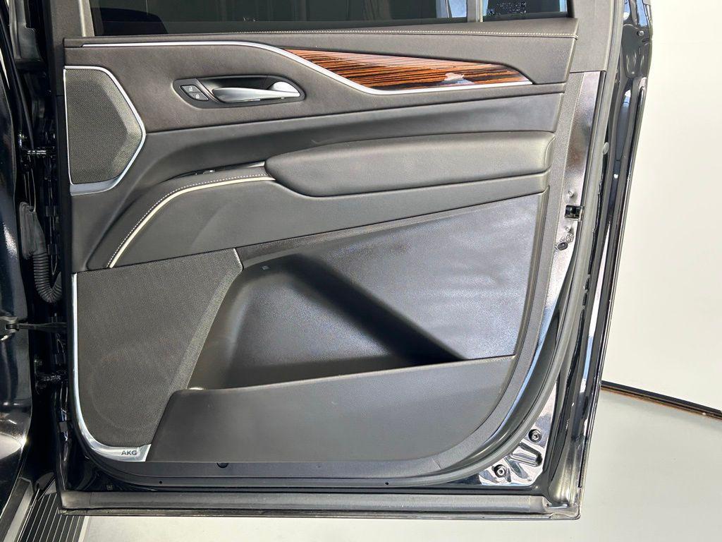 used 2022 Cadillac Escalade ESV car, priced at $60,999