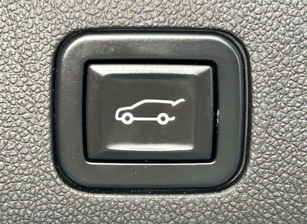 used 2022 Cadillac Escalade ESV car, priced at $60,999