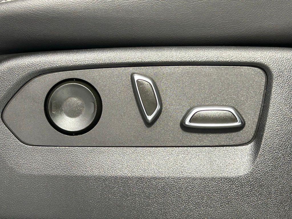 used 2022 Cadillac Escalade ESV car, priced at $60,999