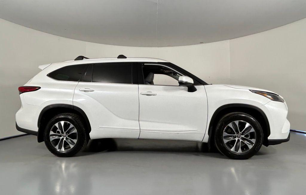 used 2022 Toyota Highlander car, priced at $31,335