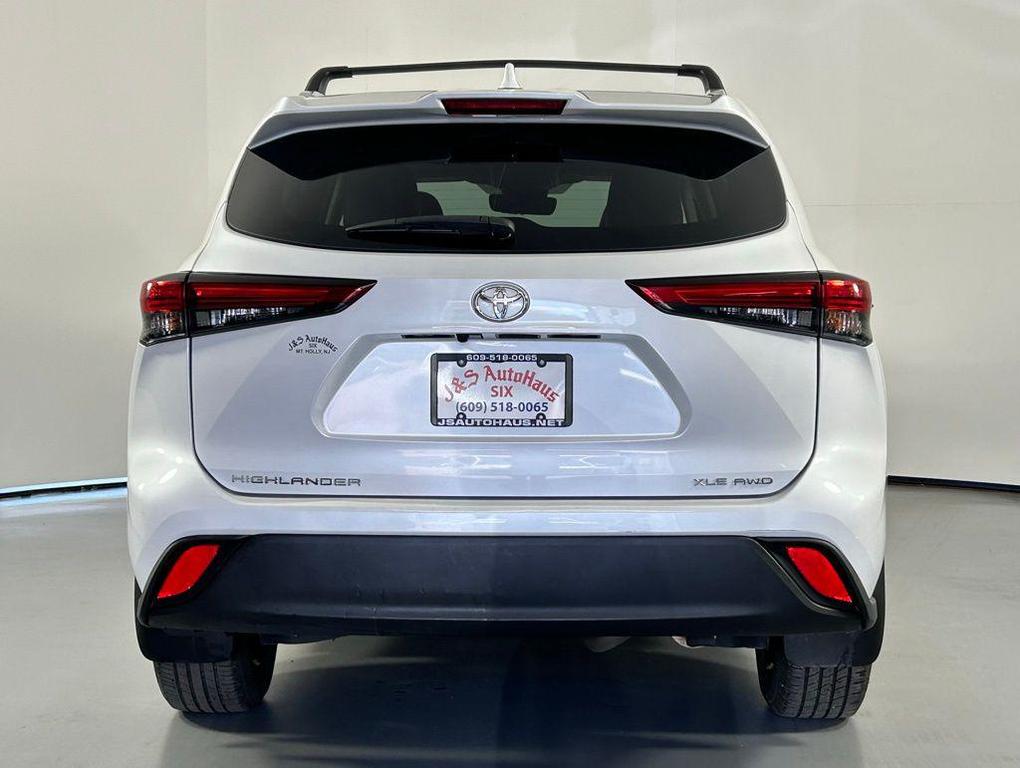 used 2022 Toyota Highlander car, priced at $31,335