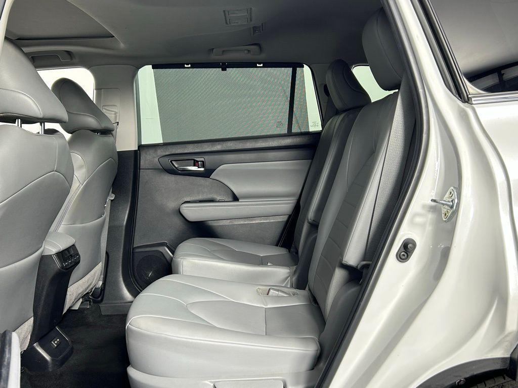 used 2022 Toyota Highlander car, priced at $31,335