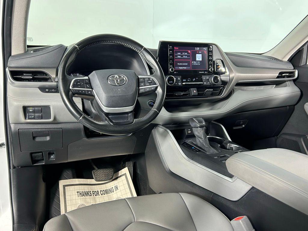 used 2022 Toyota Highlander car, priced at $31,335