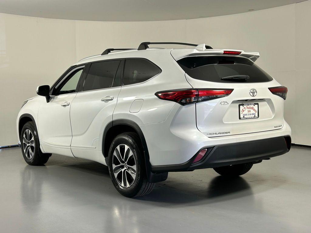 used 2022 Toyota Highlander car, priced at $31,335