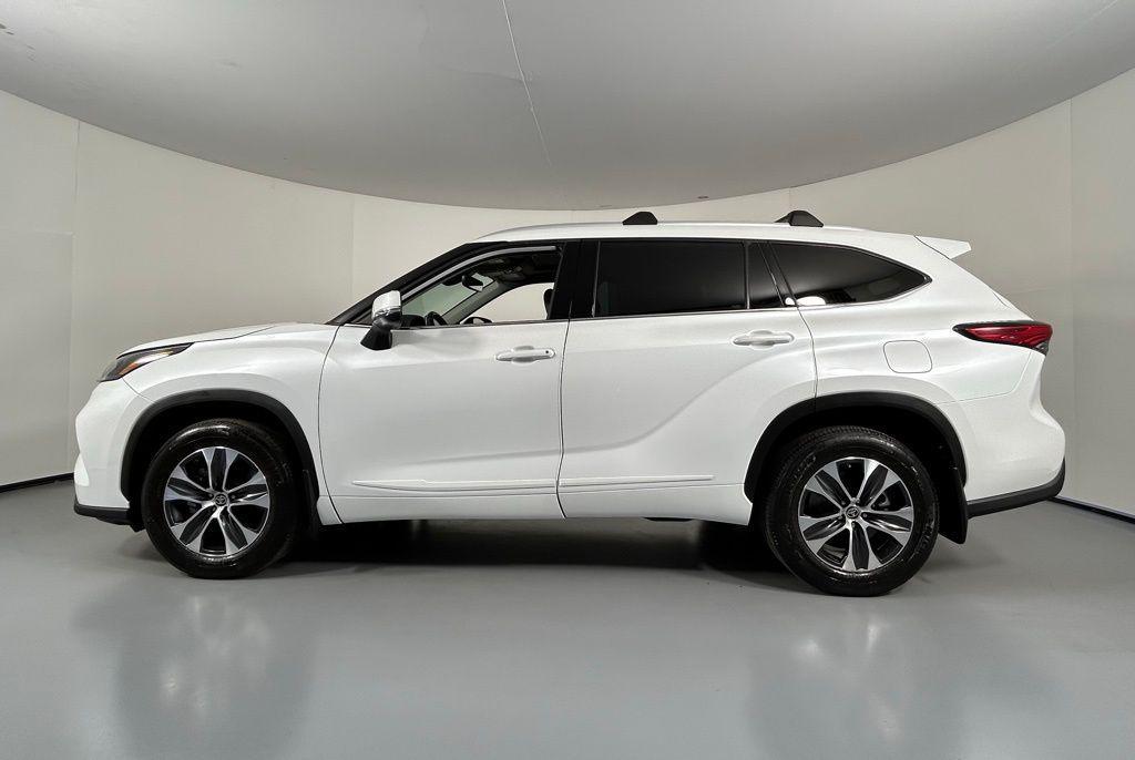used 2022 Toyota Highlander car, priced at $31,335