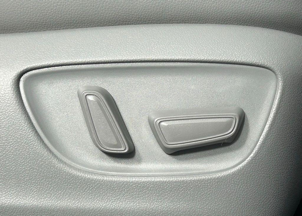 used 2022 Toyota Highlander car, priced at $31,335