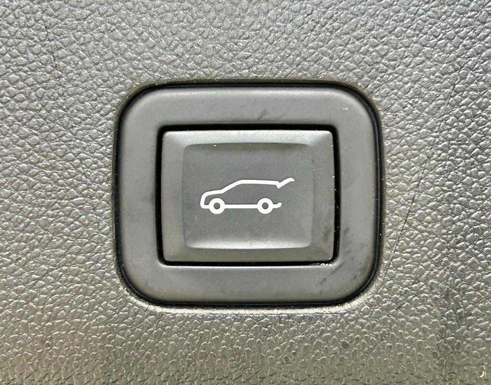 used 2024 GMC Yukon car, priced at $67,999