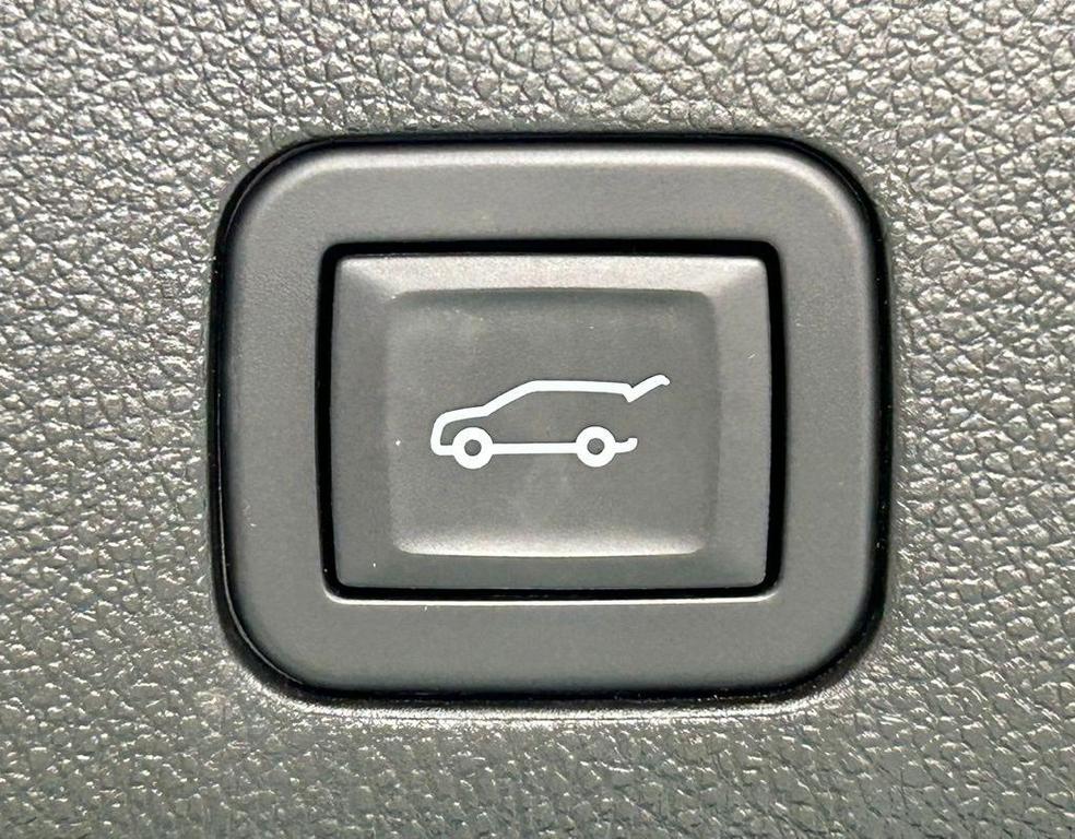 used 2024 GMC Yukon car, priced at $80,999