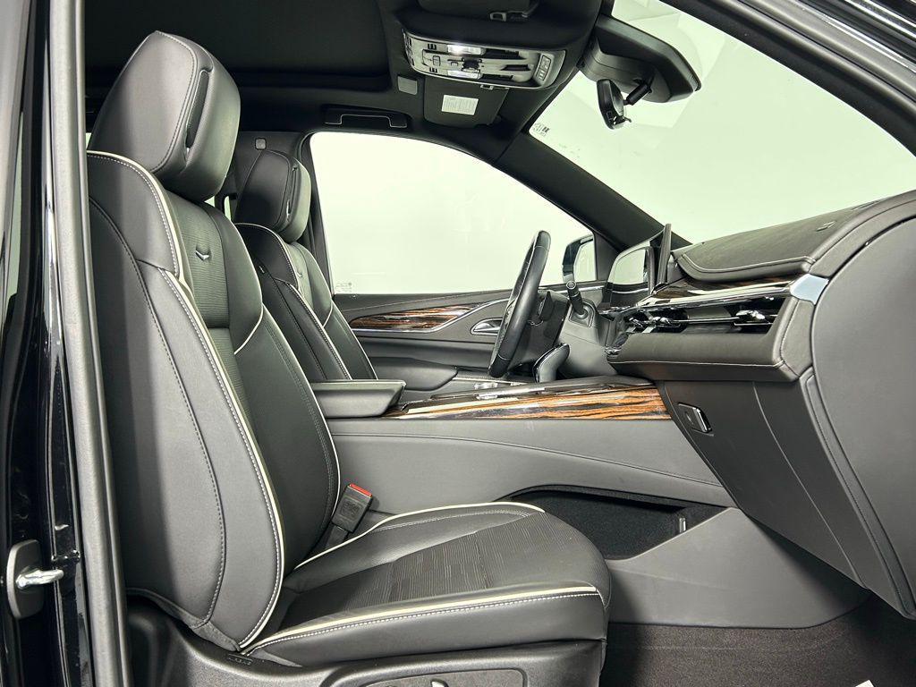 used 2024 Cadillac Escalade car, priced at $75,999