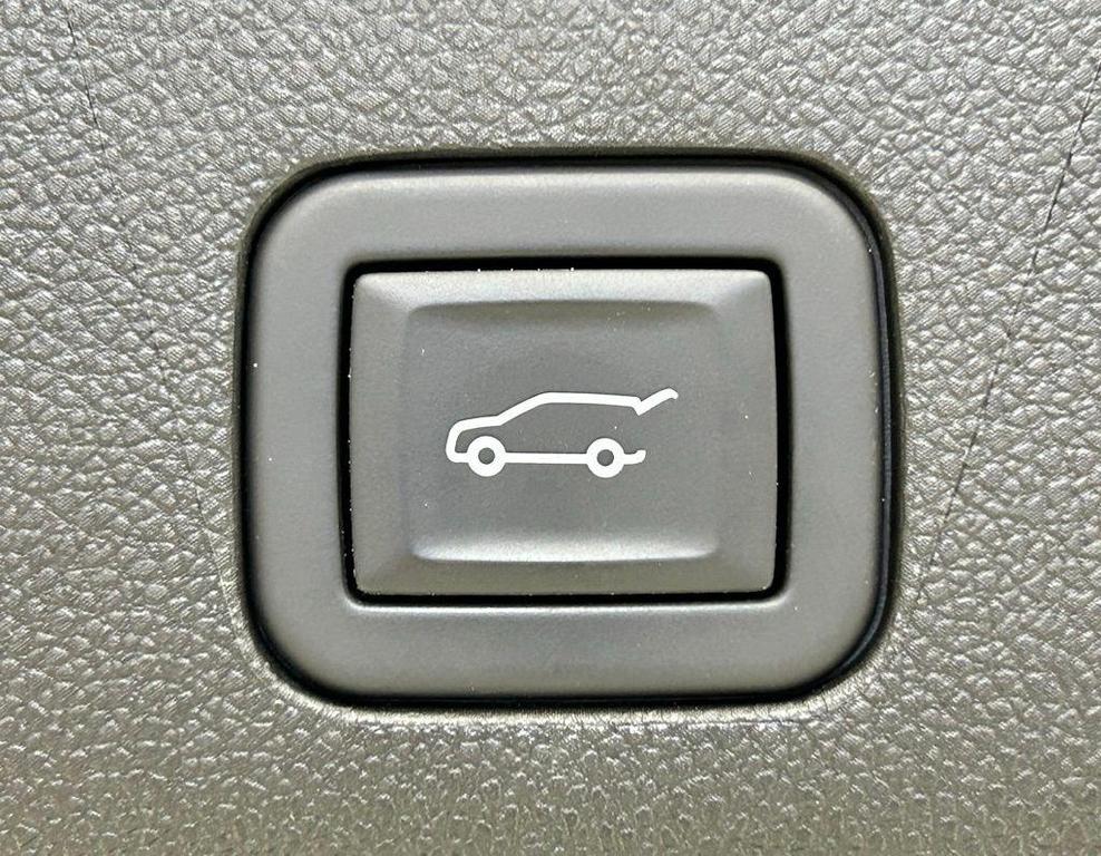 used 2024 Cadillac Escalade car, priced at $75,999