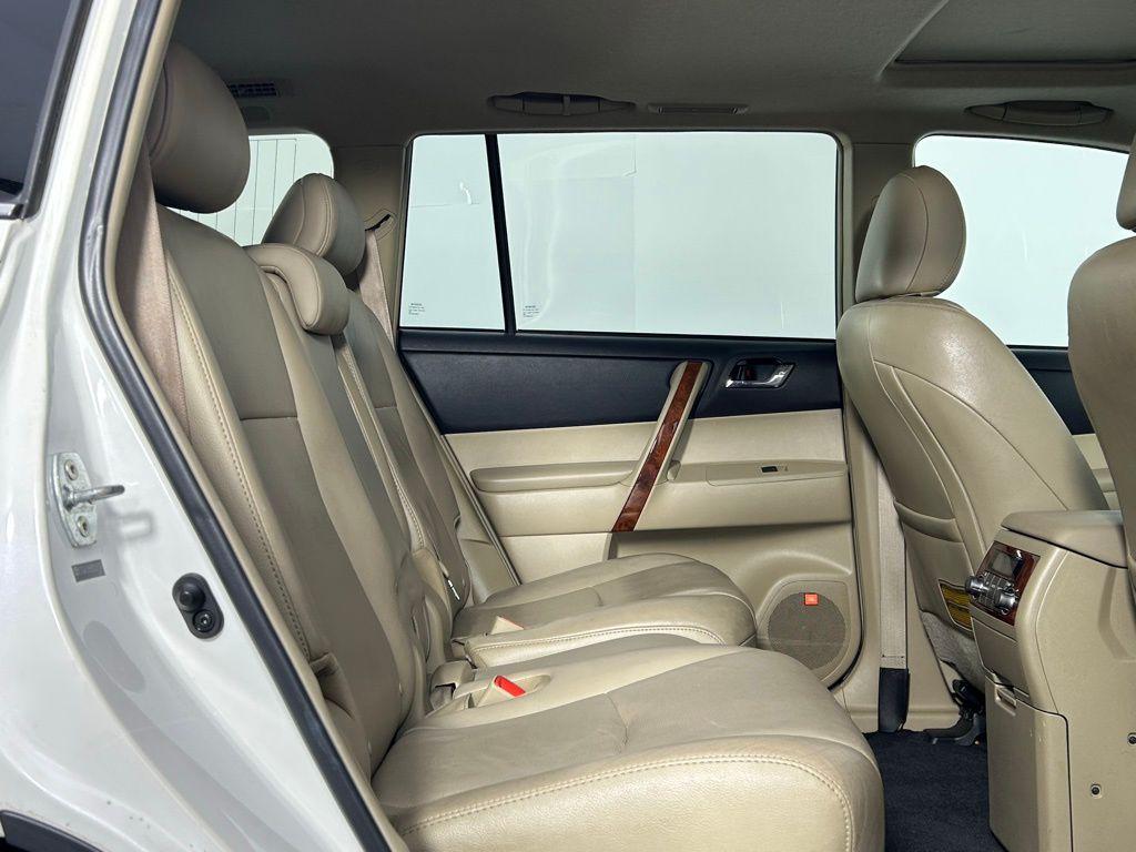 used 2013 Toyota Highlander car, priced at $15,999