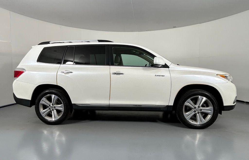 used 2013 Toyota Highlander car, priced at $15,999