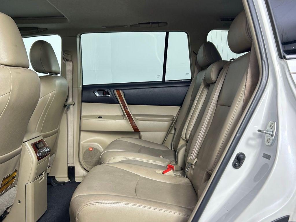 used 2013 Toyota Highlander car, priced at $15,999