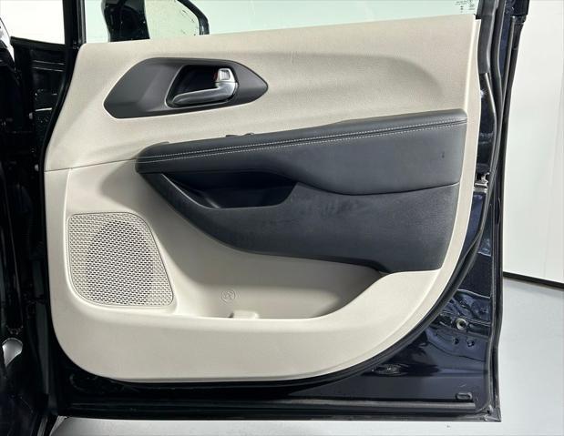 used 2024 Chrysler Pacifica car, priced at $30,999