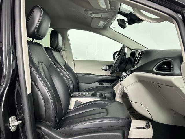 used 2024 Chrysler Pacifica car, priced at $30,999