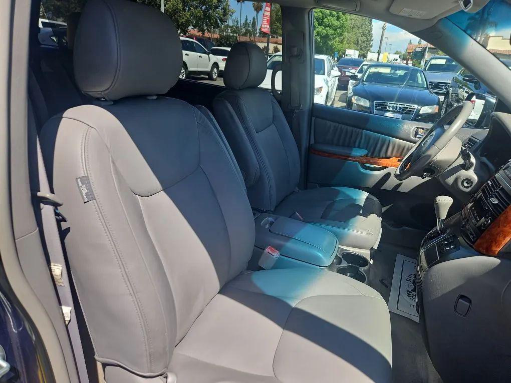 used 2007 Toyota Sienna car, priced at $10,910