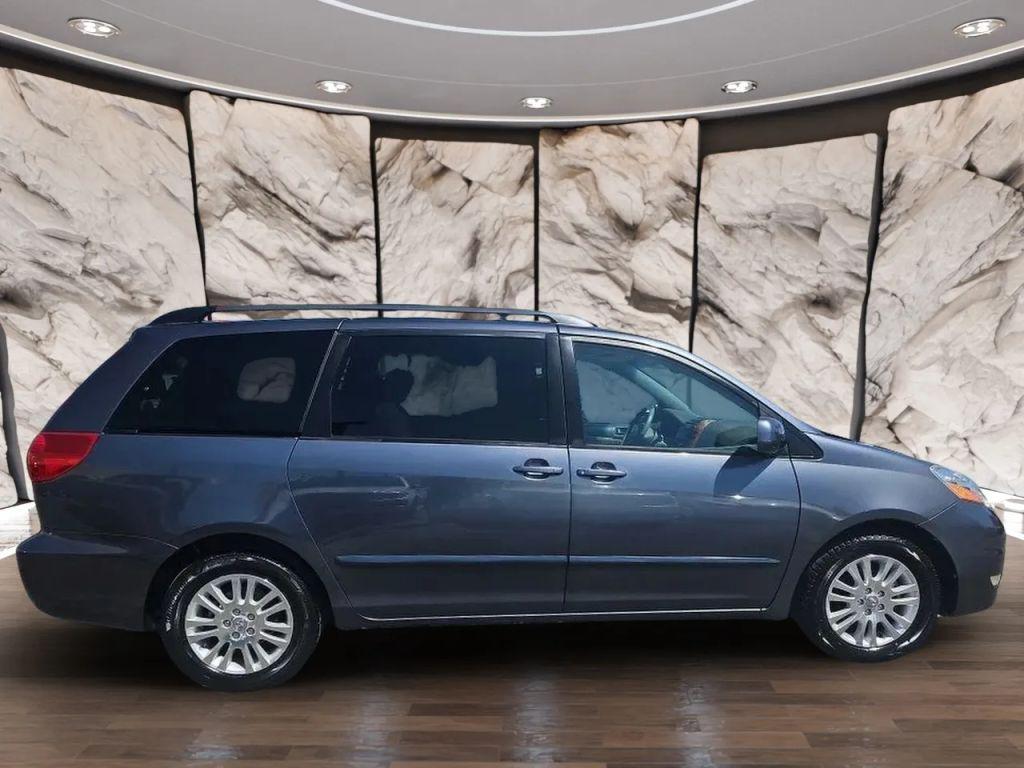 used 2007 Toyota Sienna car, priced at $10,910