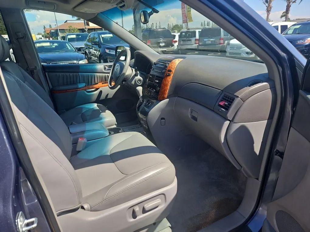 used 2007 Toyota Sienna car, priced at $10,910