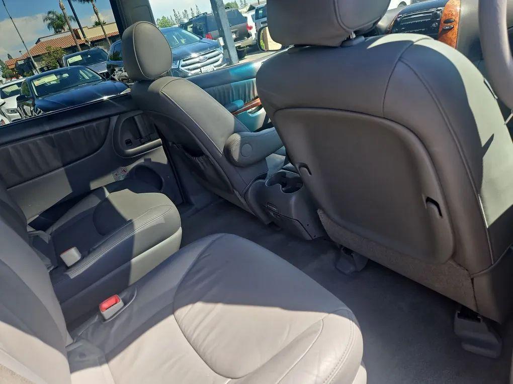 used 2007 Toyota Sienna car, priced at $10,910
