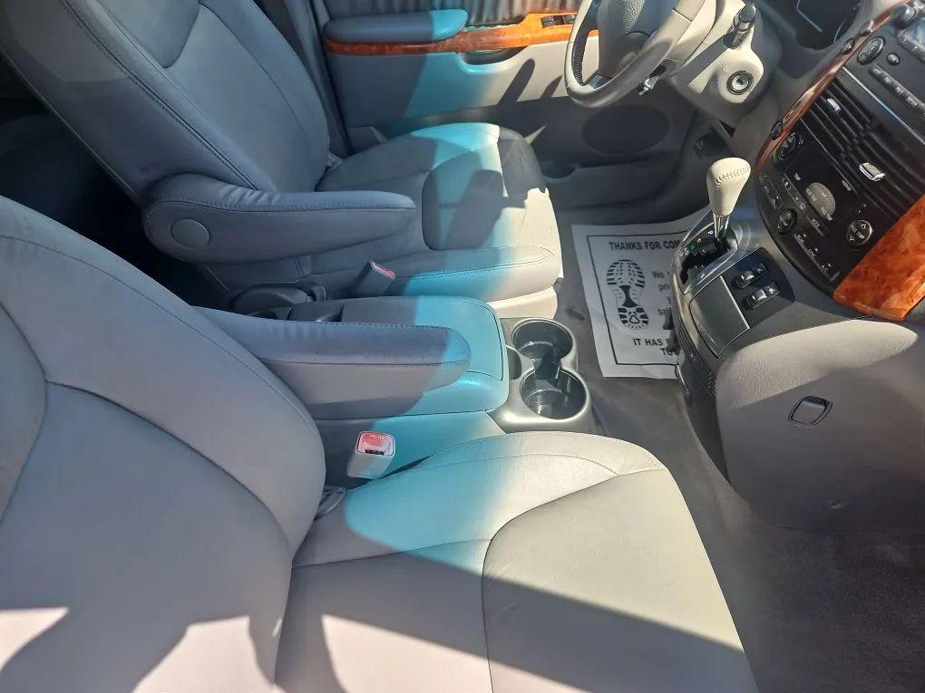 used 2007 Toyota Sienna car, priced at $10,910